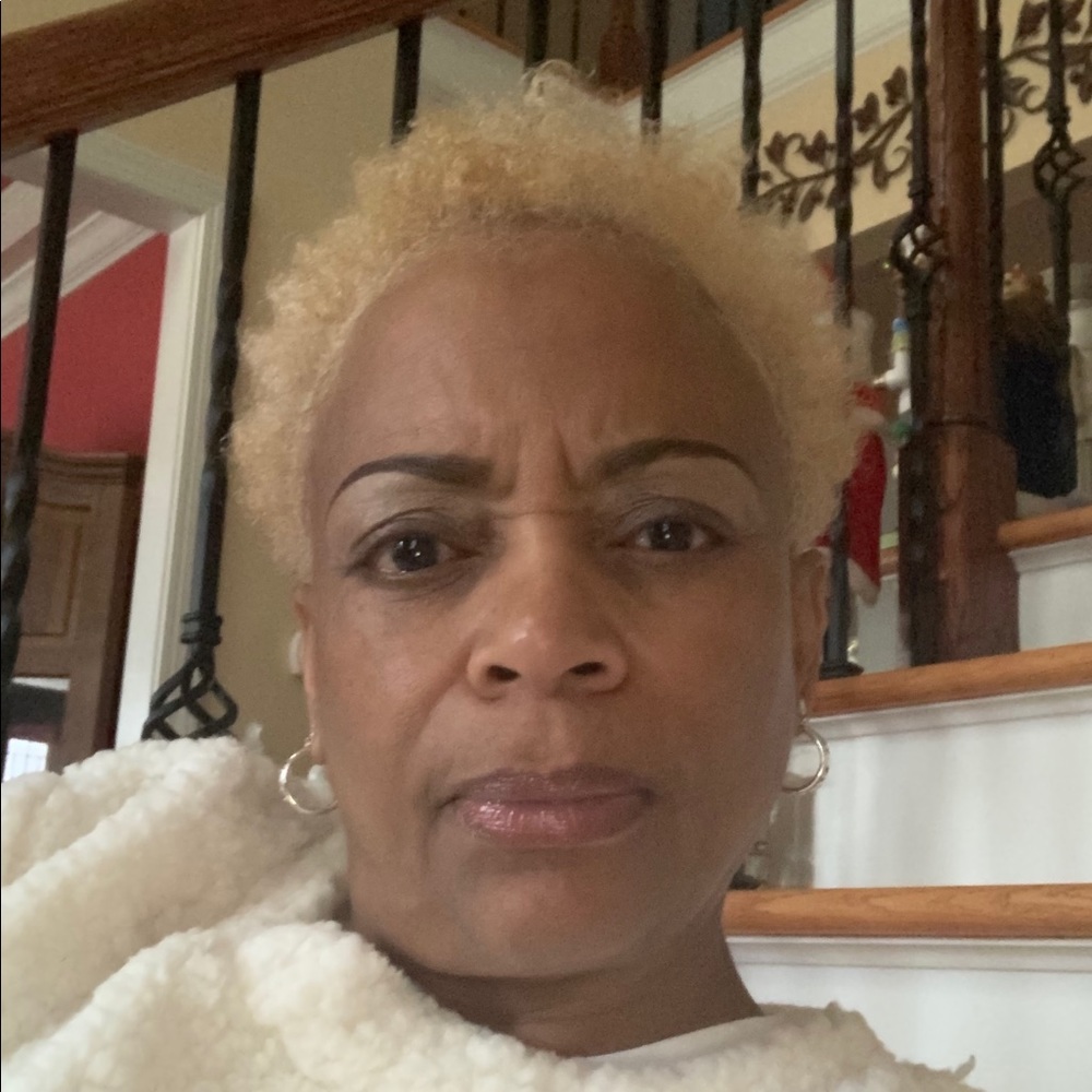 Meet your Posher, Valerie d